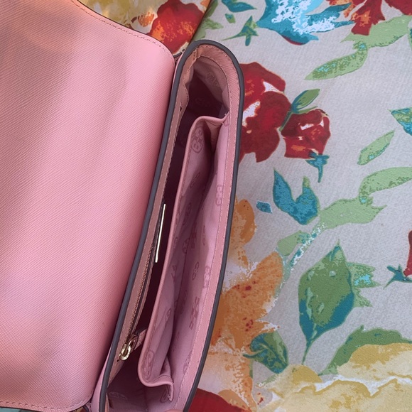 New Tory Burch Saffiano Leather “Channel”Chain Bag - Picture 16 of 16